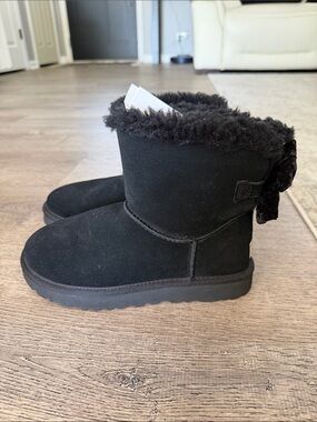 UGGS Women's Mini Bailey Bow Crushed
Velvet